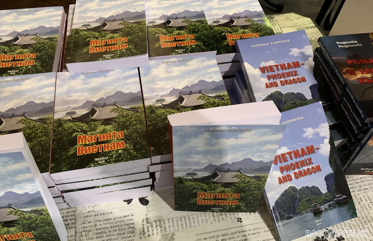 Sách Phép Màu Việt Nam bằng tiếng Bulgaria