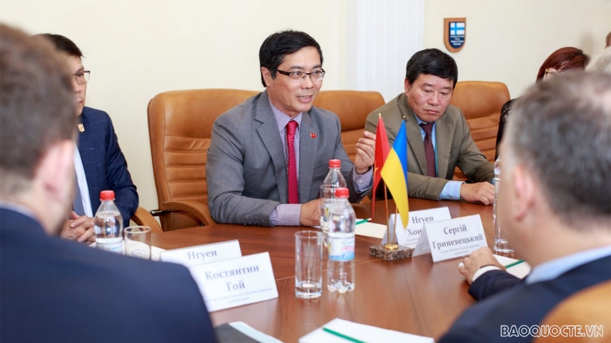 Đại sứ Nguyễn Hồng Thạch làm việc với lãnh đạo tỉnh và TP. Odessa