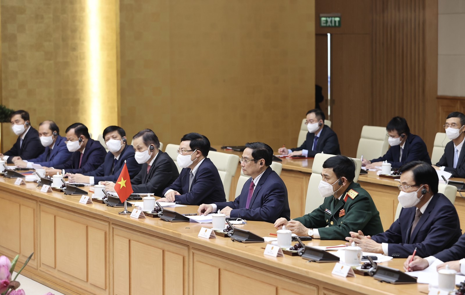 Thủ tướng Chính phủ Phạm Minh Chính và các thành viên Đoàn Việt Nam tại buổi hội kiến.