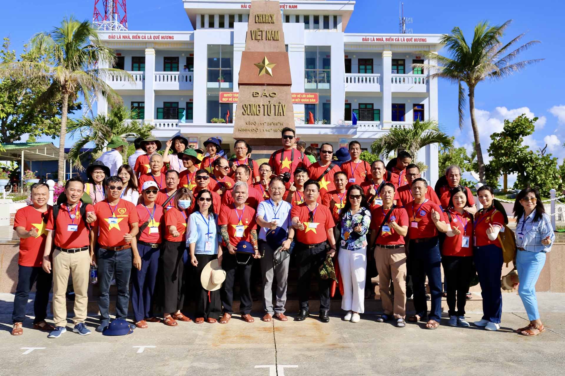 Công tác người Việt Nam ở nước ngoài: Triển khai toàn diện và mạnh mẽ hơn như yêu cầu của Đại hội Đảng XIII