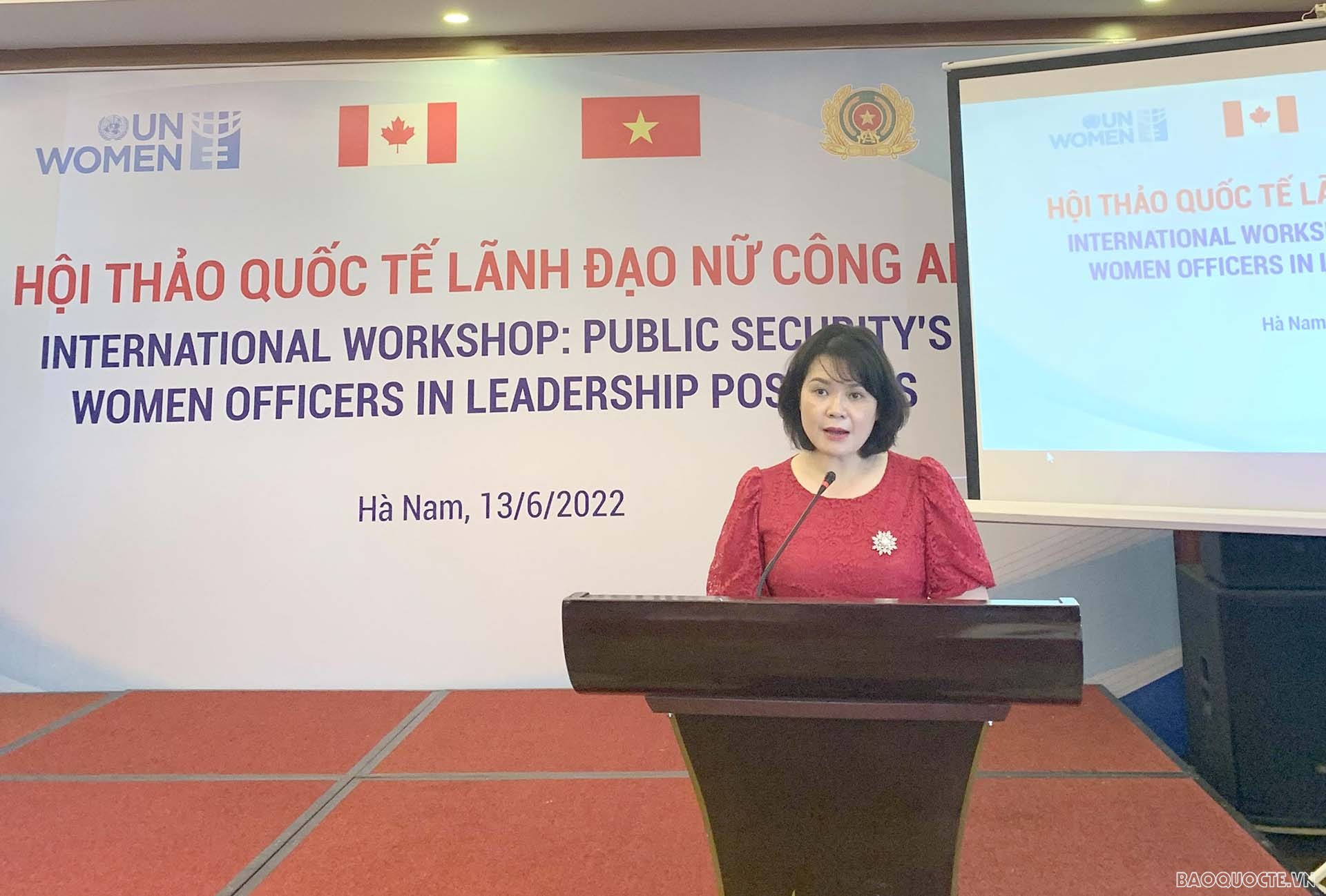 Đại tá Ngô Hoài Thu, Phó Cục trưởng, Chủ tịch Hội Phụ nữ Bộ Công an phát biểu.