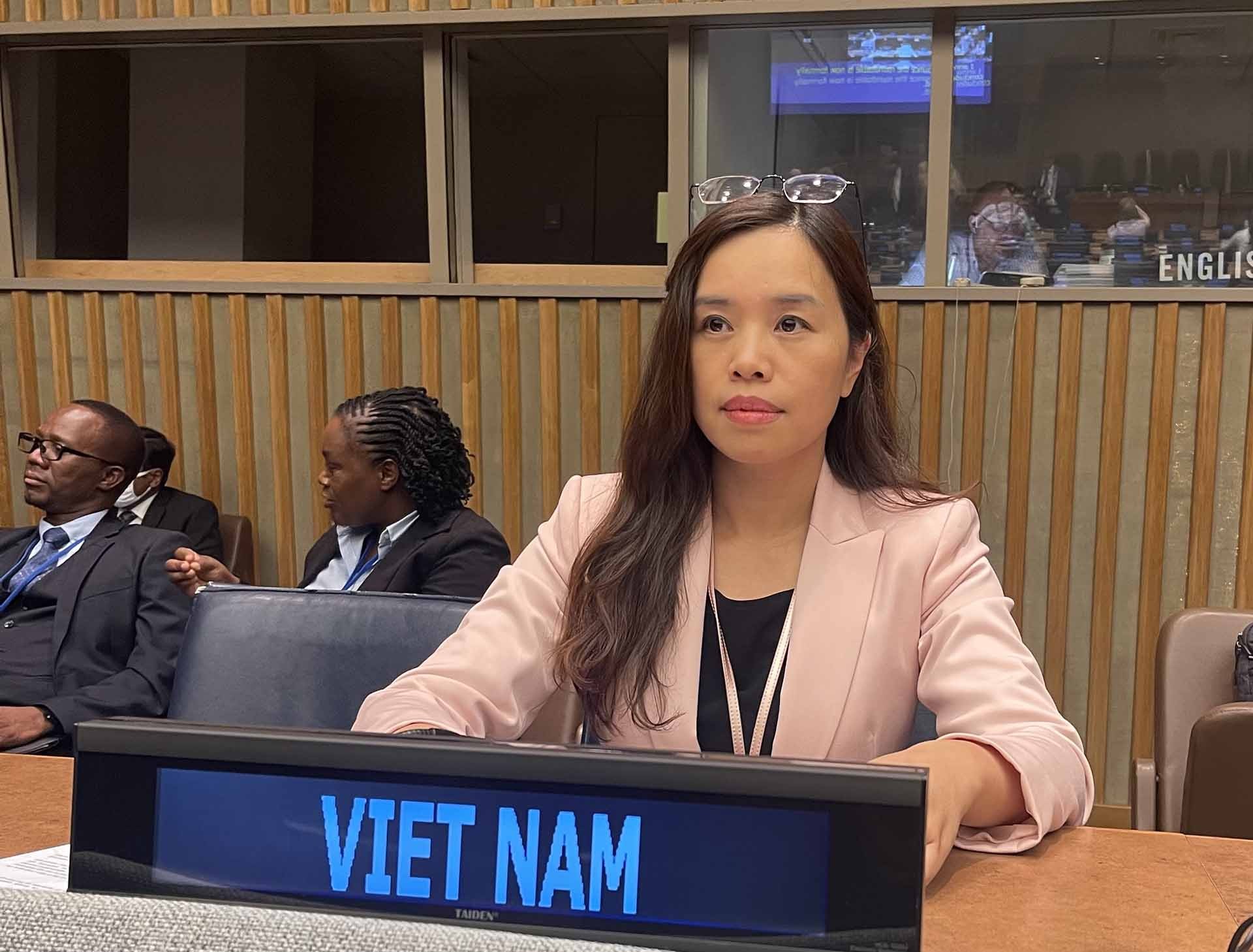 Tham tán Công sứ, Phó trưởng Phái đoàn Việt Nam tại Liên hợp quốc Lê Thị Minh Thoa phát biểu tại cuộc họp.