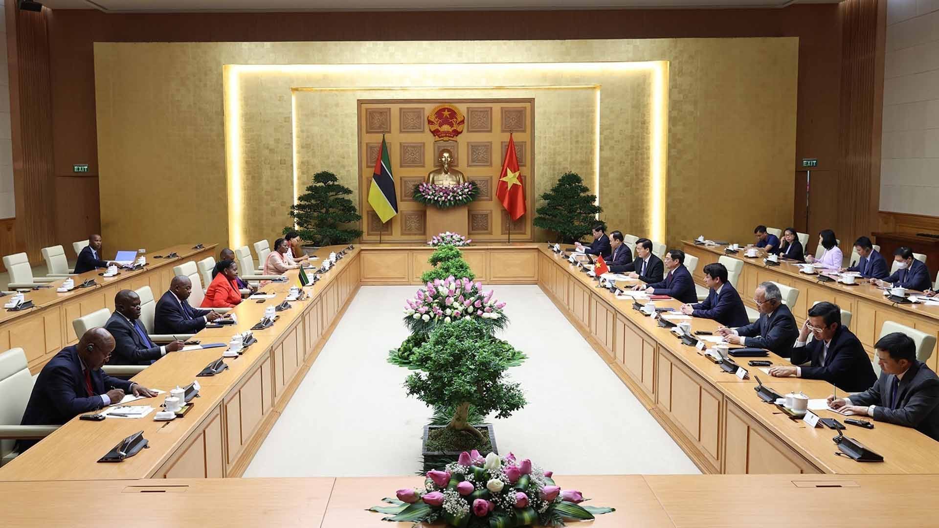 Thủ tướng Phạm Minh Chính hội kiến Chủ tịch Quốc hội Mozambique