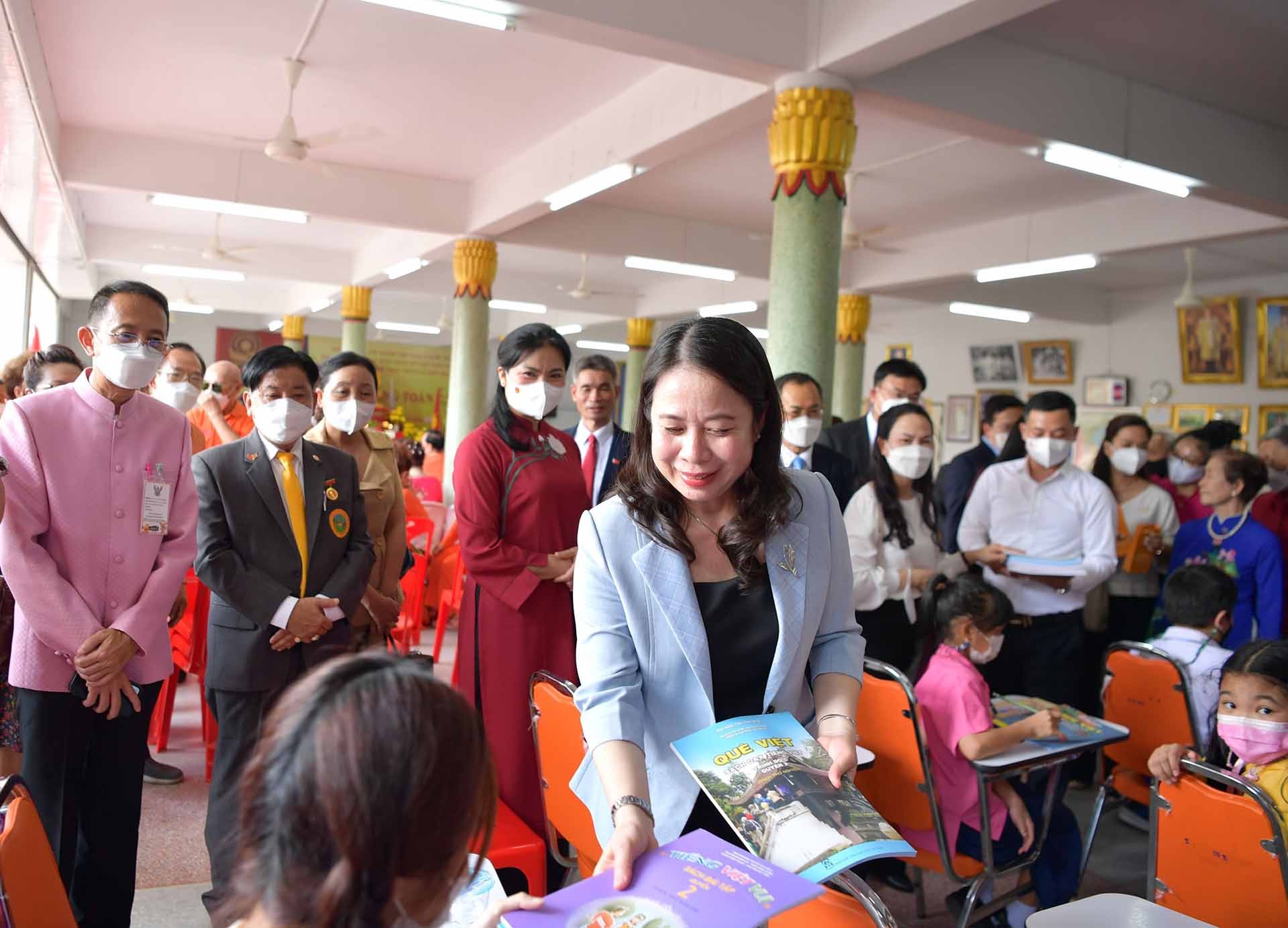 Công tác người Việt Nam ở nước ngoài: Triển khai toàn diện và mạnh mẽ hơn như yêu cầu của Đại hội Đảng XIII