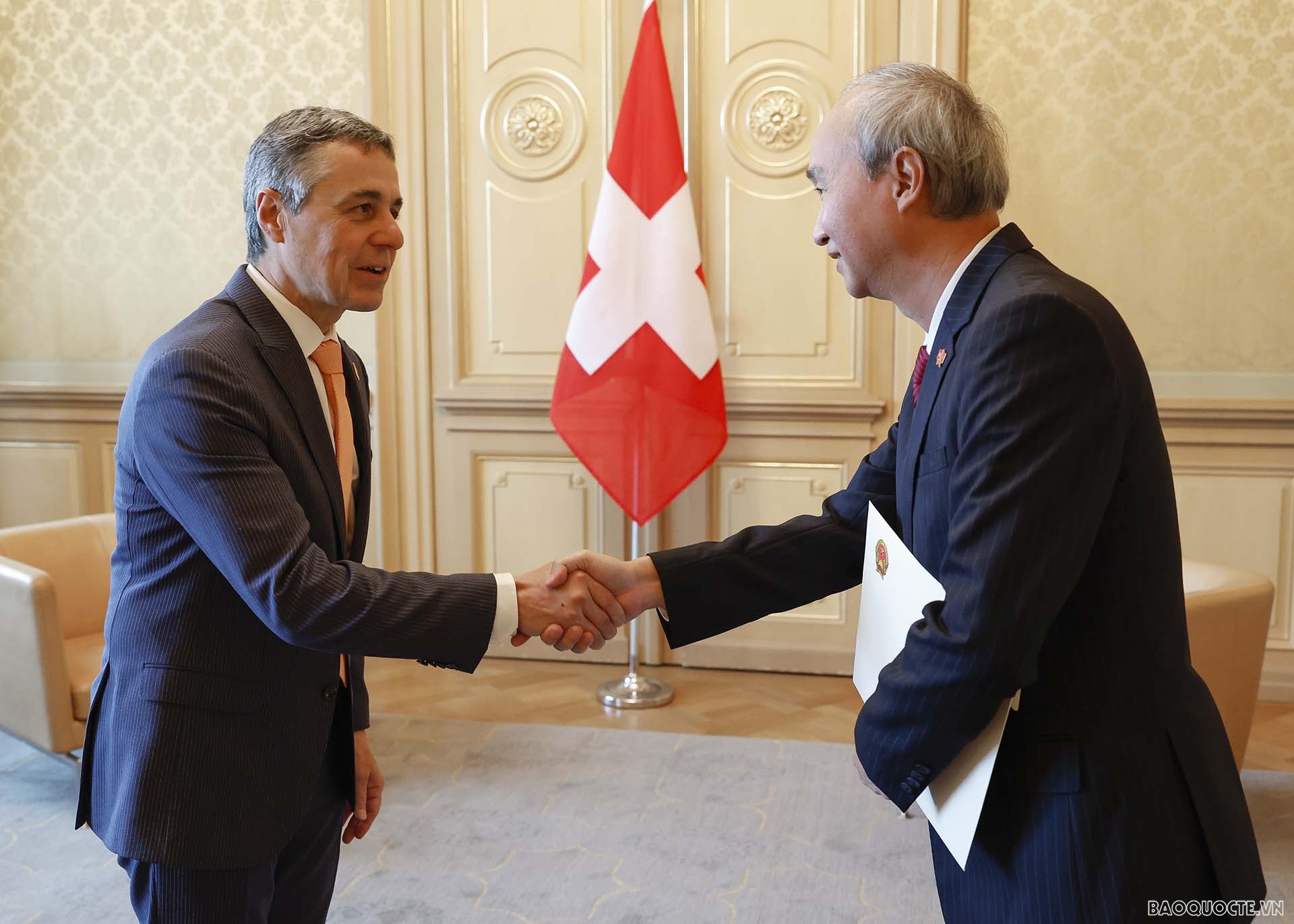 Đại sứ Phùng Thế Long trình Thư ủy nhiệm lên Tổng thống Thụy Sỹ