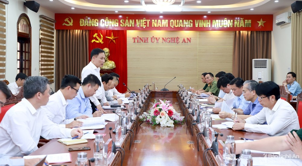 thu truong ngoai giao le hoai trung lam viec voi lanh dao tinh nghe an