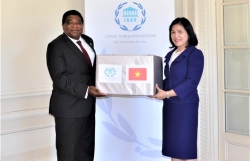 Trao quà khẩu trang y tế của Quốc hội Việt Nam tặng Ban Thư ký IPU