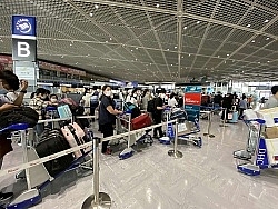 Hơn 340 công dân Việt Nam từ Nhật Bản về nước hạ cánh xuống sân bay Tân Sơn Nhất an toàn