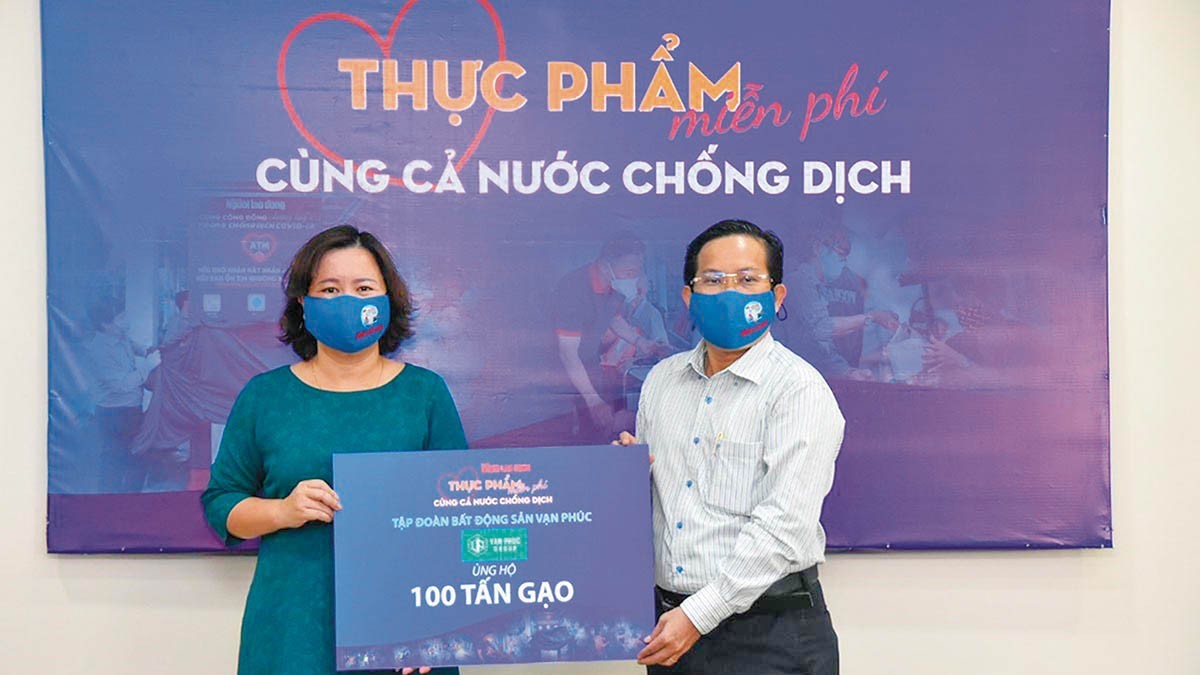 Van Phuc Group ủng hộ y bác sĩ tuyến đầu chống dịch Covid-19