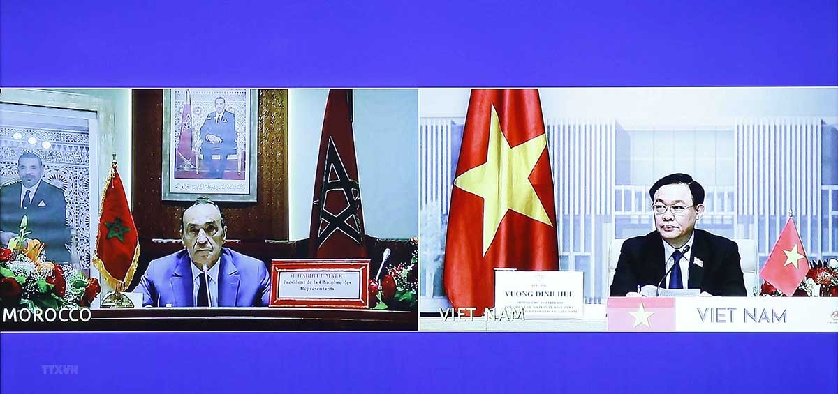 Chủ tịch Quốc hội Vương Đình Huệ hội đàm trực tuyến với Chủ tịch Hạ viện Vương quốc Morocco Habib El Malki. (Nguồn: TTXVN)