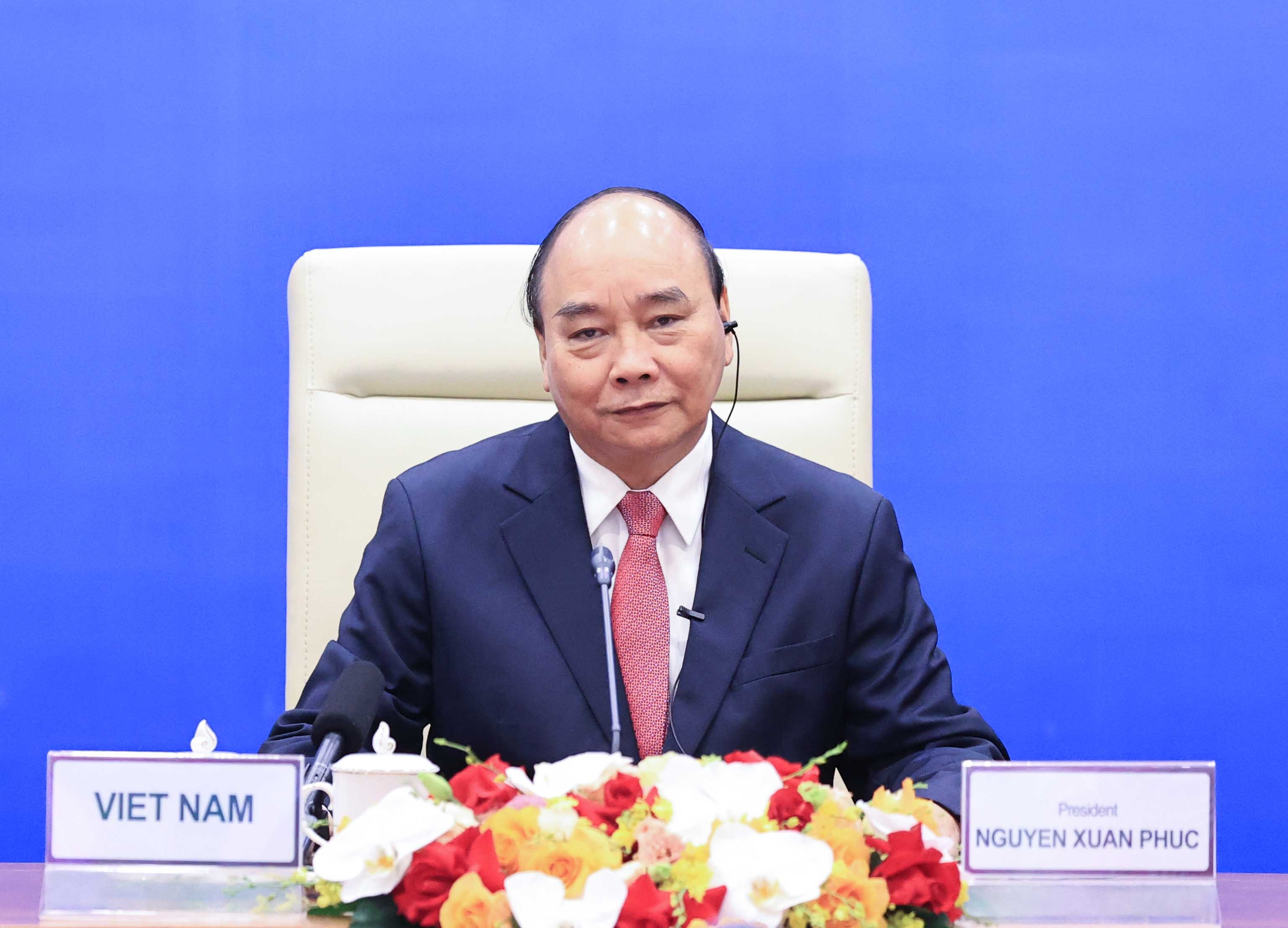 Chủ tịch nước Nguyễn Xuân Phúc tham dự cuộc họp không chính thức các nhà lãnh đạo kinh tế APEC.