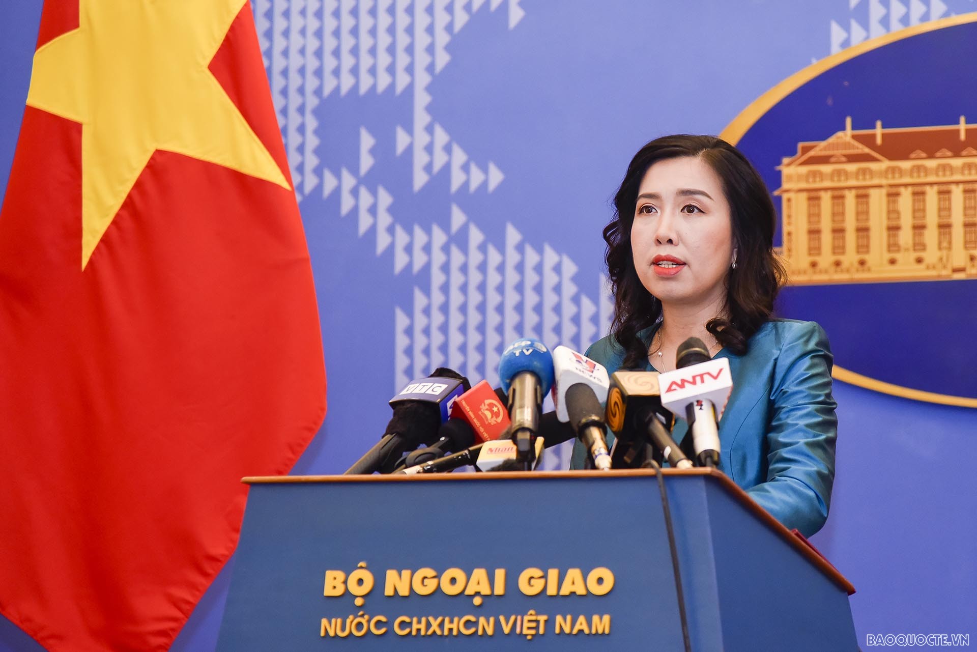 Người phát ngôn Bộ Ngoại giao Lê Thị Thu Hằng. Người phát ngôn Bộ Ngoại giao Lê Thị Thu Hằng.
