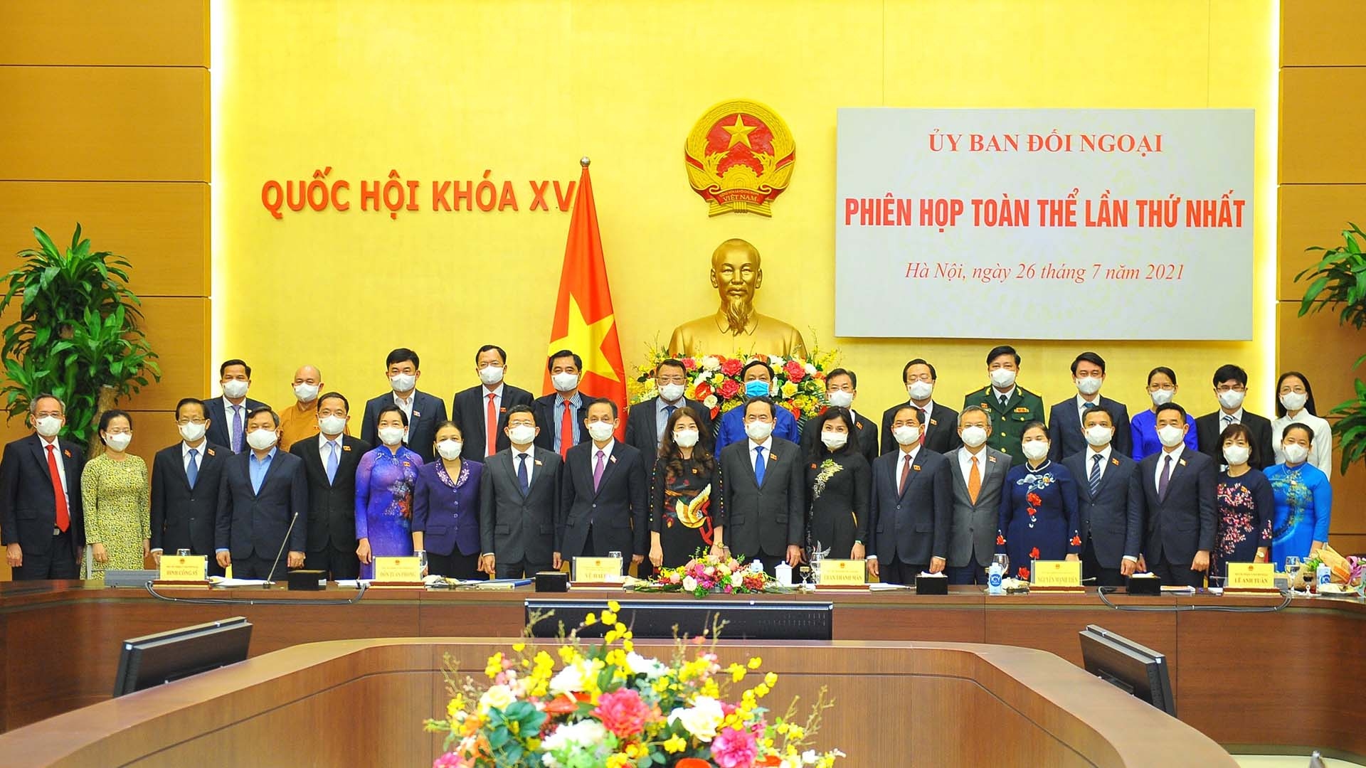 Các đại biểu chụp ảnh chung tại Phiên họp. (Nguồn: TTXVN)