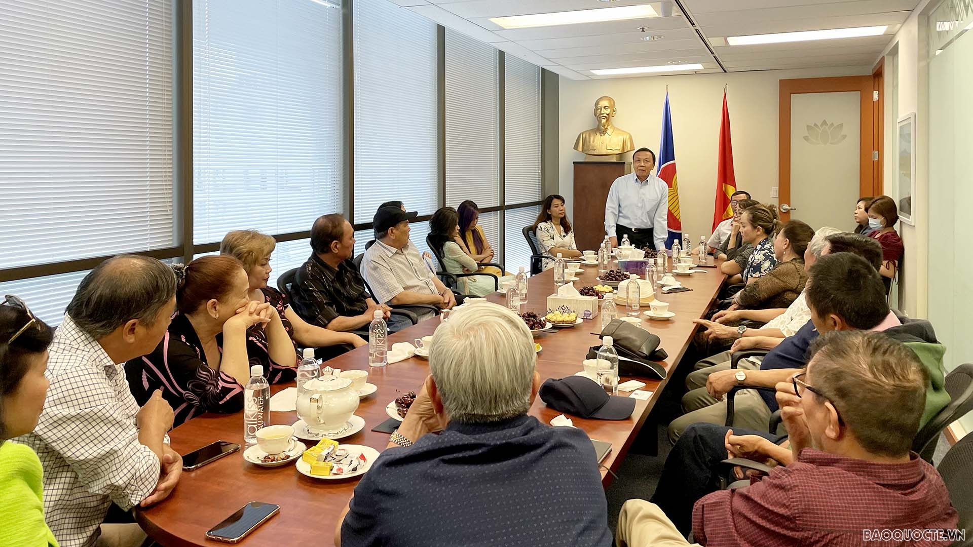 Tổng Lãnh sự Nguyễn Quang Trung gặp gỡ cộng đồng người Việt tại tỉnh bang British Columbia, Canada