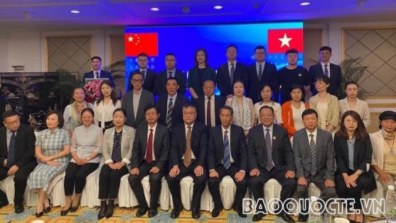 Lãnh đạo Sở Ngoại vụ, Hội hữu nghị đối ngoại nhân dân tỉnh Vân Nam và Hiệp hội  Doanh nghiệp dân doanh Vân Nam Trung Quốc.