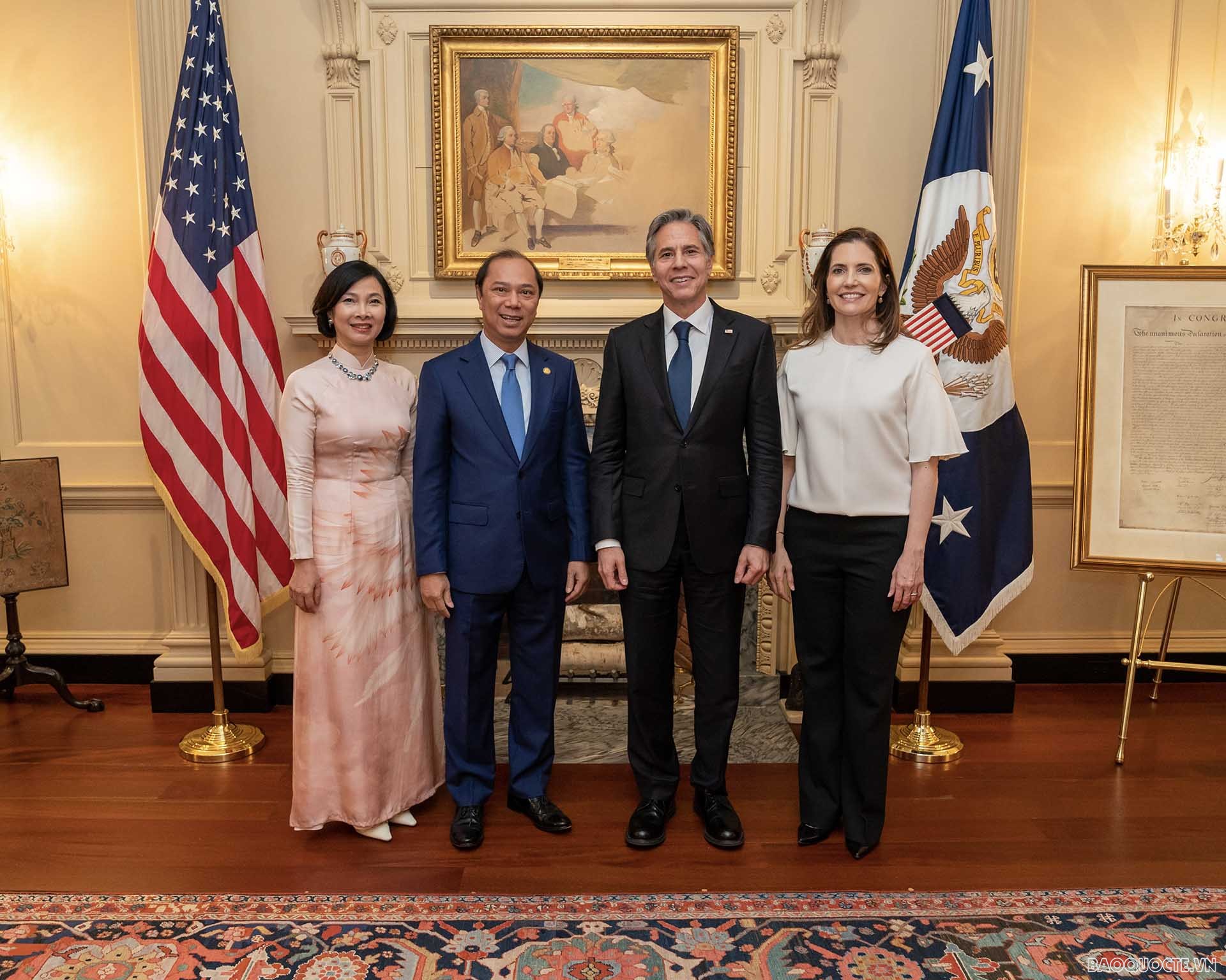 Ngoại trưởng Hoa Kỳ Antony Blinken và Đại sứ Nguyễn Quốc Dũng cùng các đại biểu.