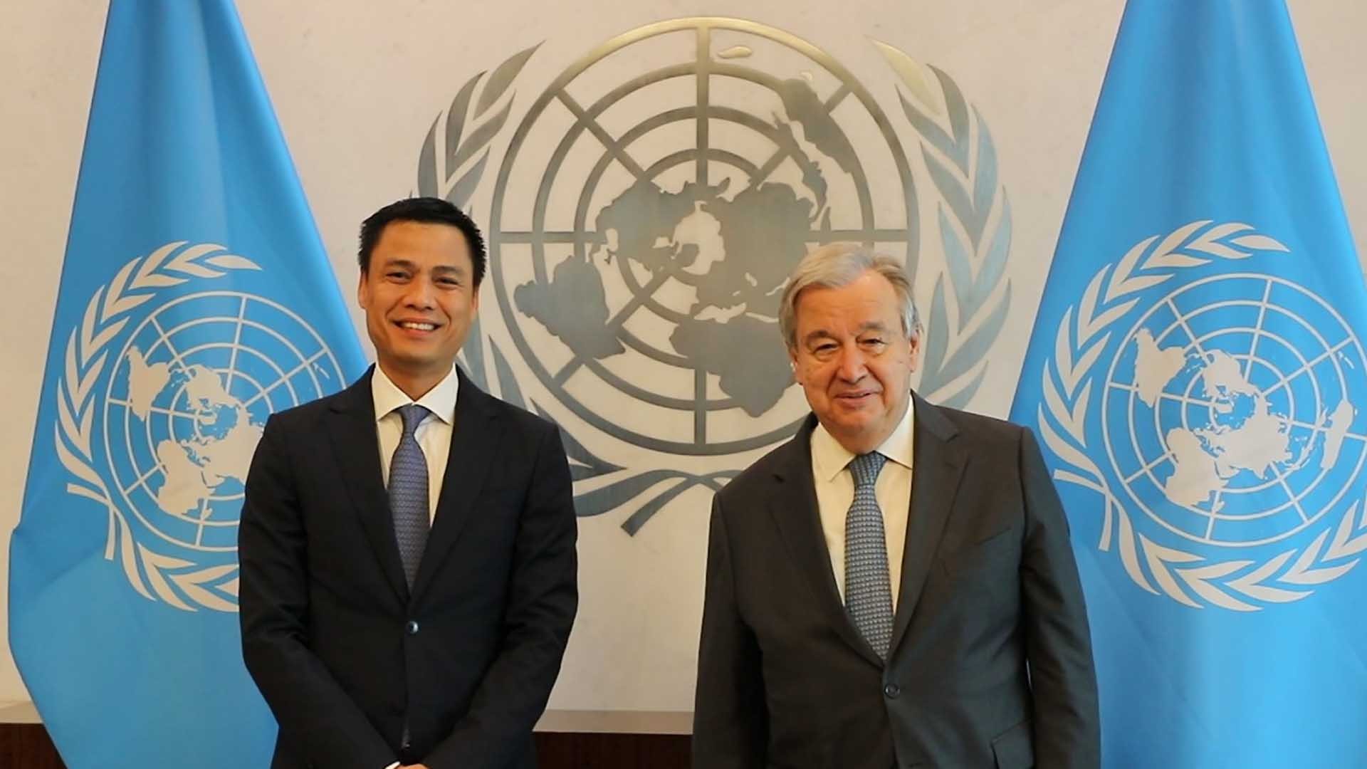 Đại sứ Đặng Hoàng Giang gặp Tổng thư ký LHQ Antonio Guterres.