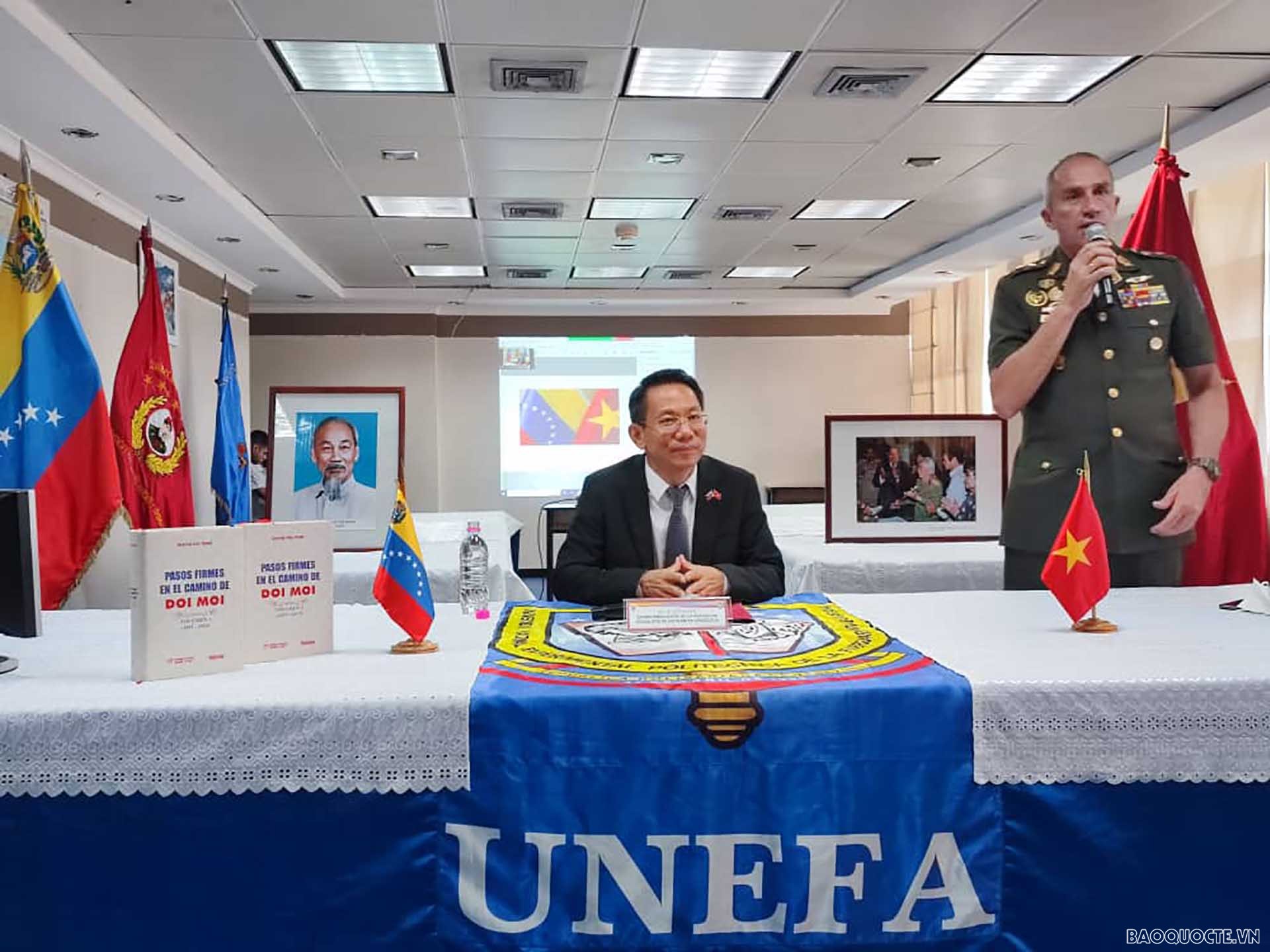 Thượng tướng Pascualino Angiolillo, Hiệu trưởng trường UNEFA phát biểu.