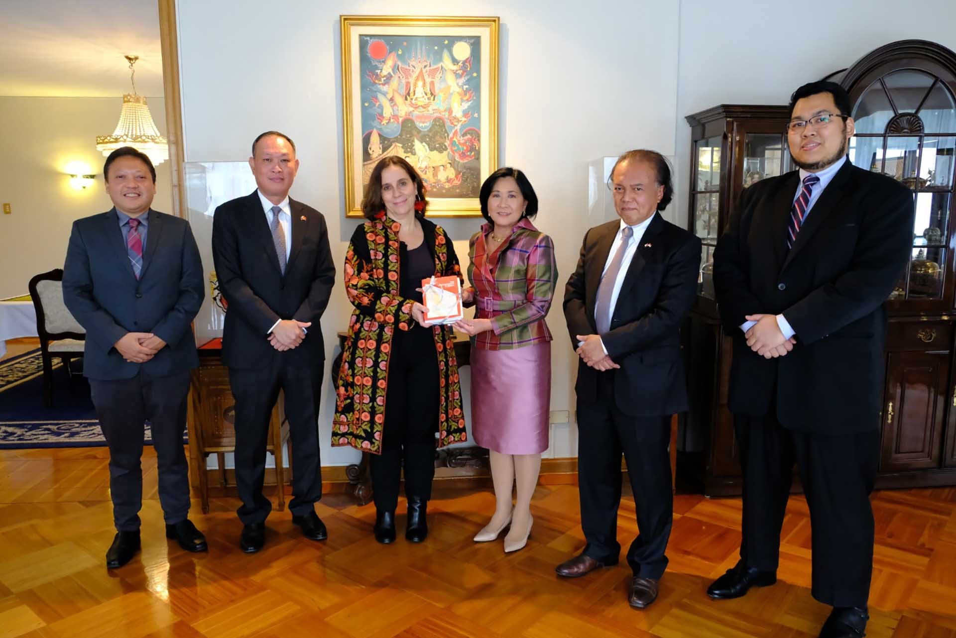 Ủy ban ASEAN tại Santiago làm việc với Bộ trưởng Ngoại giao Chile Antonia Urrejola.