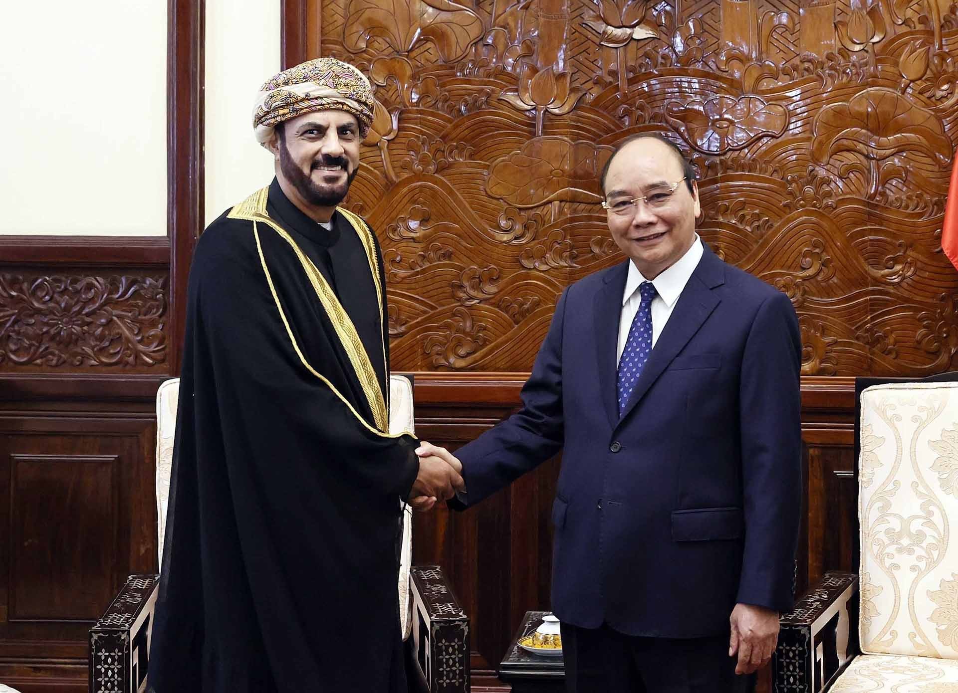 Chủ tịch nước Nguyễn Xuân Phúc tiếp Đại sứ Oman Saleh Mohamed Ahmed Al Suqri. (Nguồn: TTXVN)