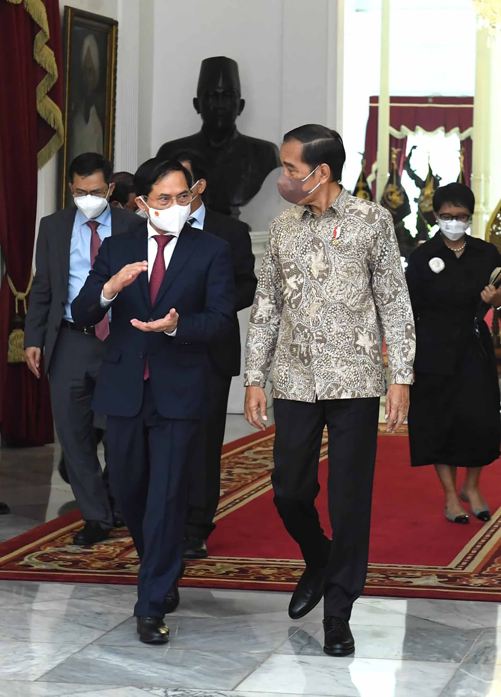  Tổng thống Indonesia Joko Widodo tiếp Bộ trưởng Ngoại giao Bùi Thanh Sơn. (Nguồn: Phủ Tổng thống Indonesia)