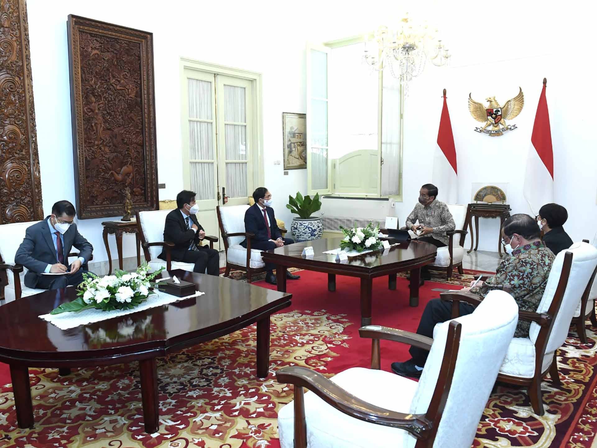 Tổng thống Indonesia Joko Widodo tiếp Bộ trưởng Ngoại giao Bùi Thanh Sơn. (Nguồn: Phủ Tổng thống Indonesia)