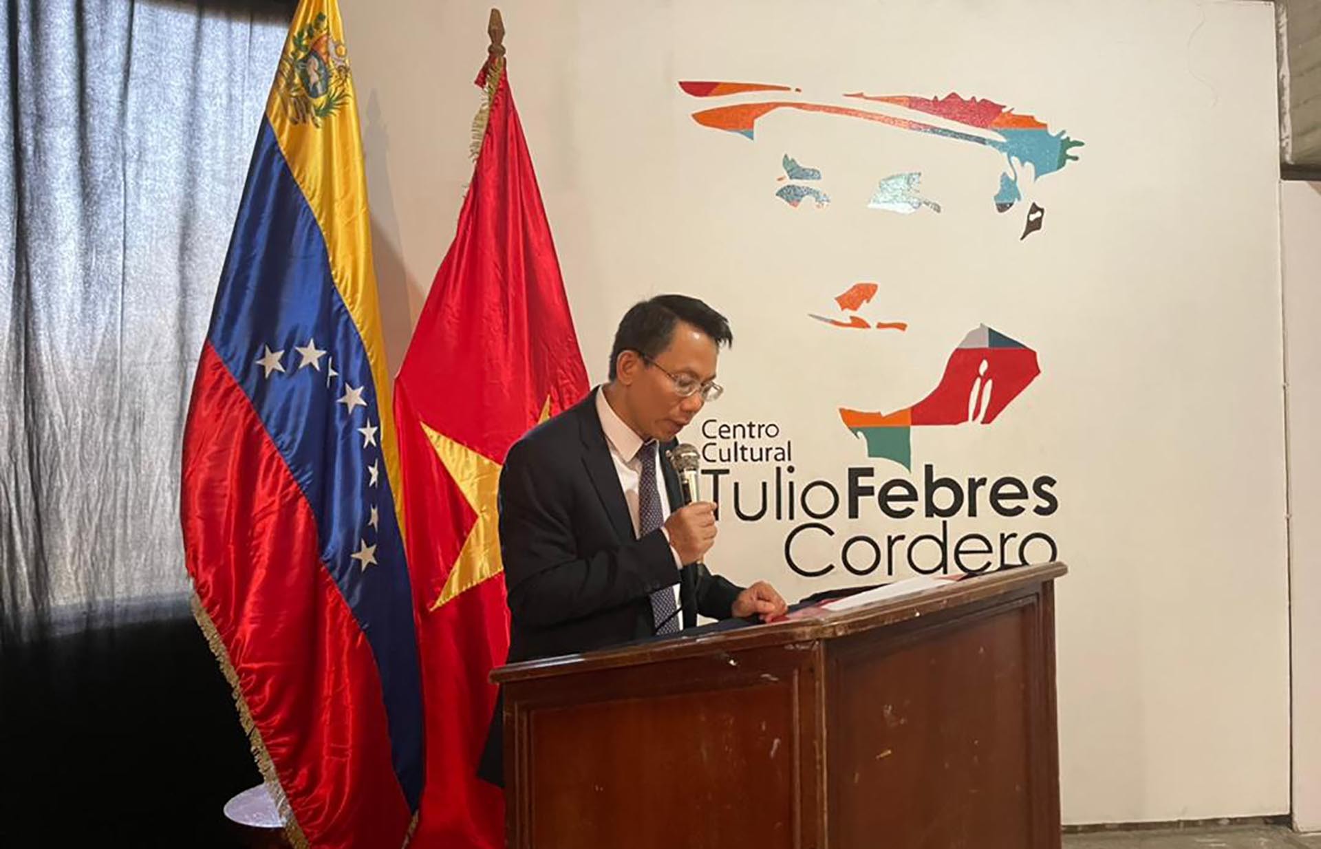 Đại sứ Việt Nam tại Venezuela Lê Viết phát biểu.