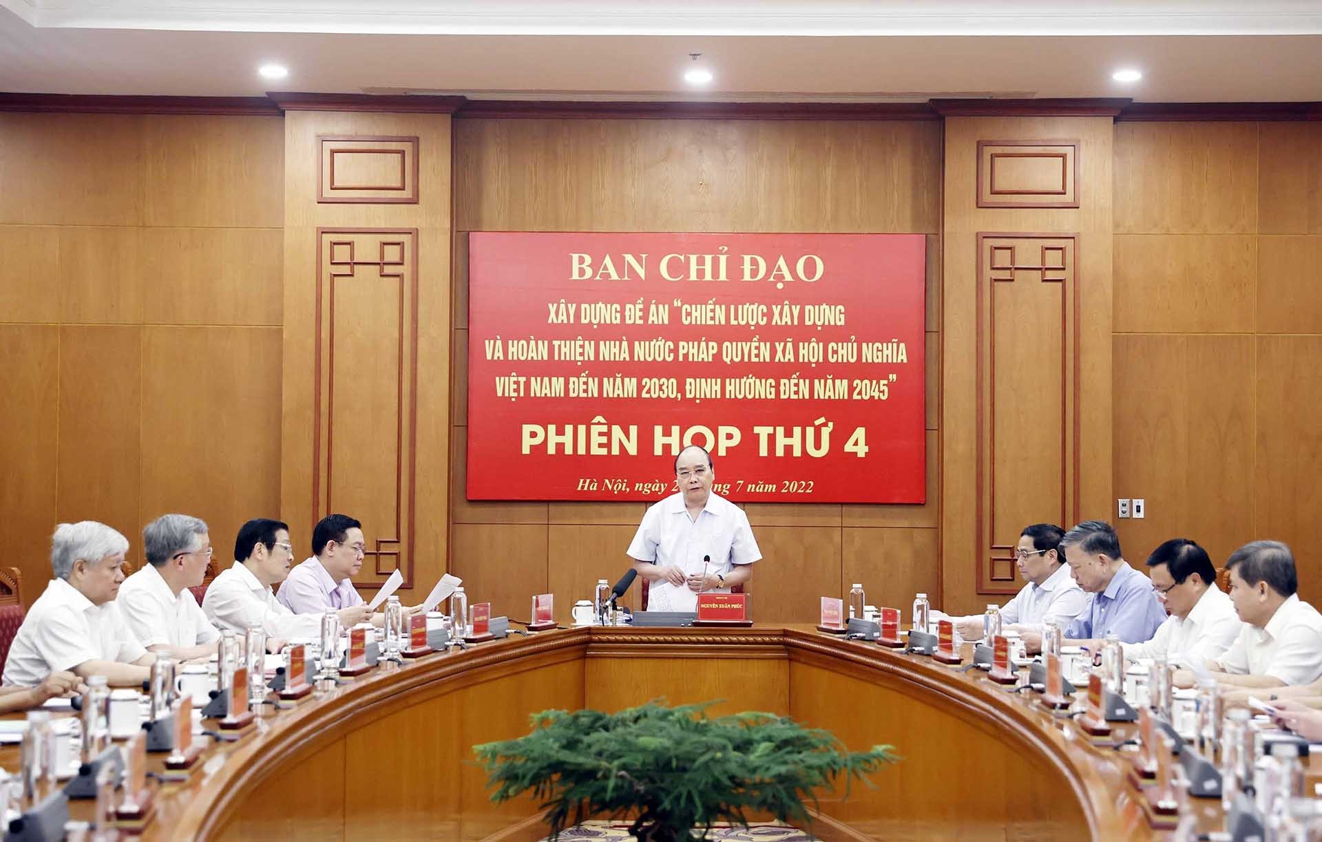 Chủ tịch nước Nguyễn Xuân Phúc chủ trì phiên họp. (Nguồn: TTXVN)