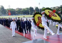 Lãnh đạo Đảng, Nhà nước dâng hương tưởng niệm các Anh hùng liệt sĩ và vào Lăng viếng Chủ tịch Hồ Chí Minh