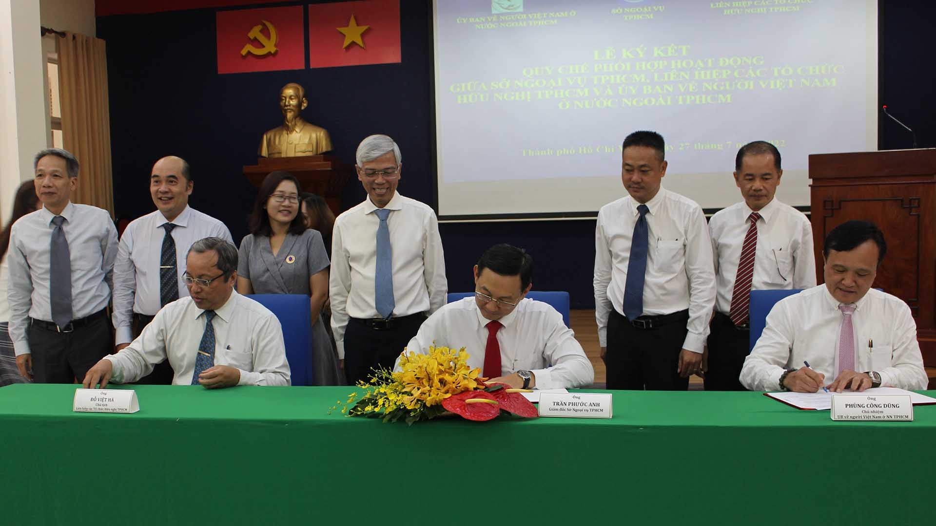 Lễ ký Quy chế phối hợp hoạt động giữa Sở Ngoại vụ, Liên hiệp các tổ chức hữu nghị và Ủy ban về người Việt Nam ở nước ngoài TP. Hồ Chí Minh.