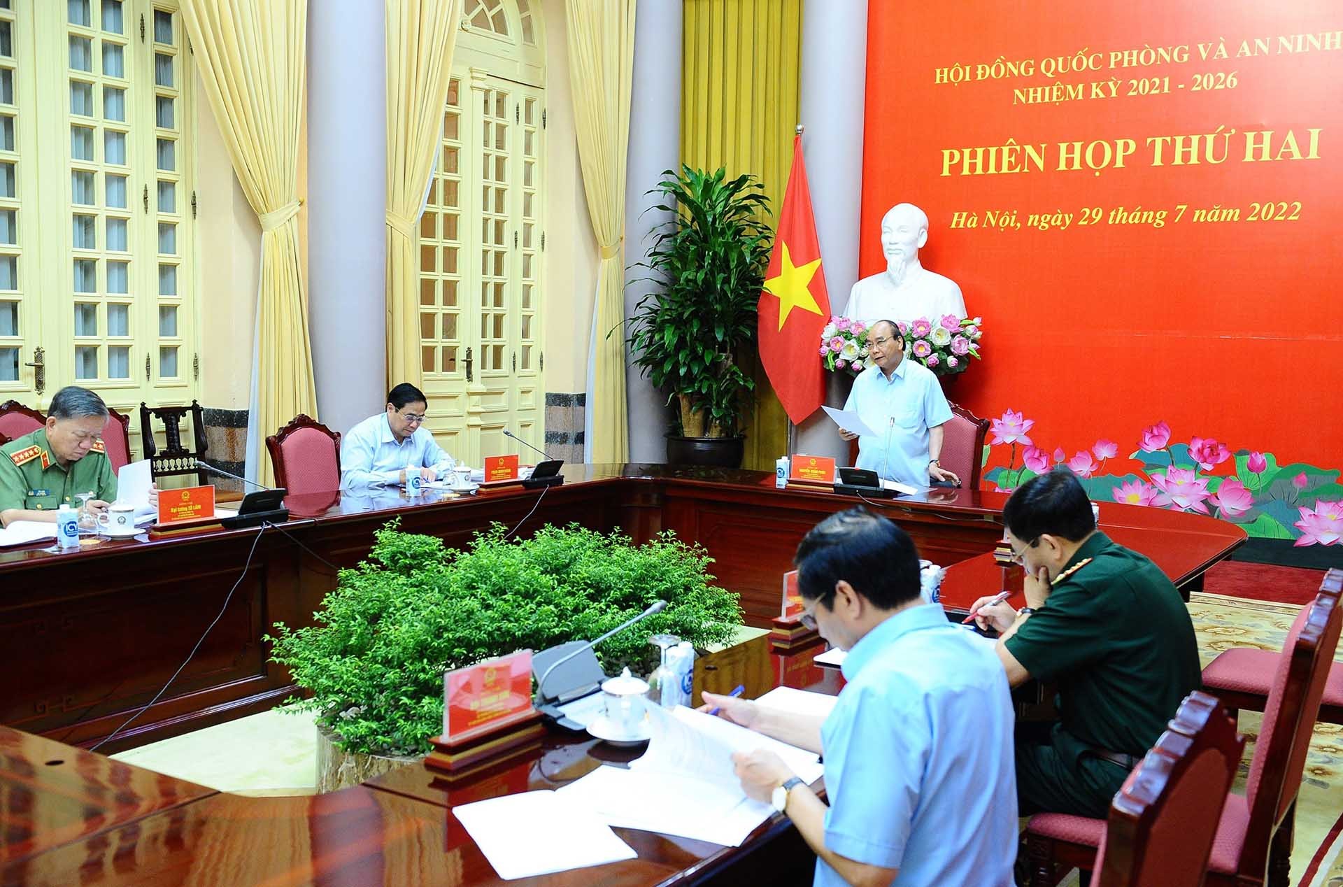 Chủ tịch nước Nguyễn Xuân Phúc, Chủ tịch Hội đồng Quốc phòng và An ninh đã chủ trì Phiên họp thứ hai Hội đồng Quốc phòng và An ninh nhiệm kỳ 2021-2026. (Nguồn: TTXVN)