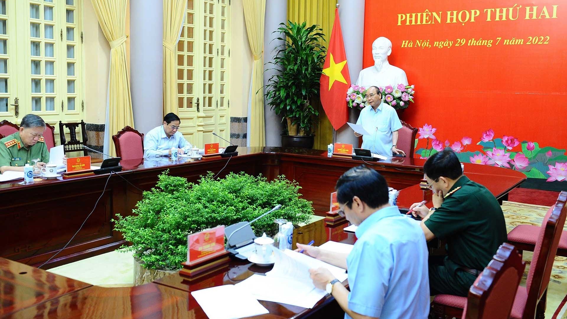 Chủ tịch nước Nguyễn Xuân Phúc chủ trì phiên họp thứ hai Hội đồng Quốc phòng và An ninh