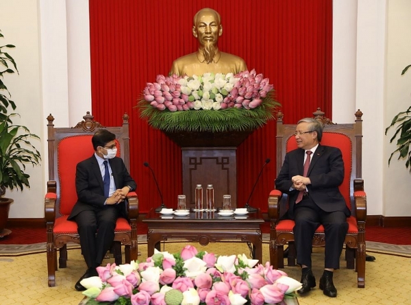 Thường trực Ban Bí thư Trần Quốc Vượng tiếp Đại sứ Ấn Độ tại Việt Nam