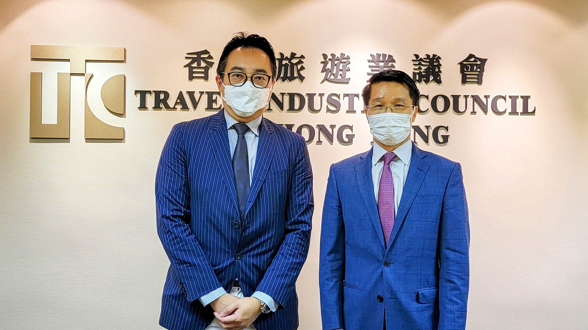 Tổng Lãnh sự Phạm Bình Đàm làm việc với ông Jason Wong, Chủ tịch Hội đồng Ngành Lữ hành Hong Kong nhằm trao đổi tình hình, bàn phương hướng hợp tác, tháo gỡ khó khăn để thúc đẩy du lịch, đi lại giữa Việt Nam và Hong Kong trong thời gian tới.