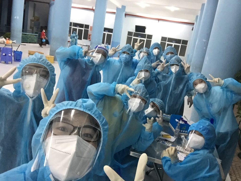 Sinh viên y khoa làm tình nguyện tại TP. Hồ Chí Minh. (Nguồn: Đại học Quốc tế Hồng Bàng)