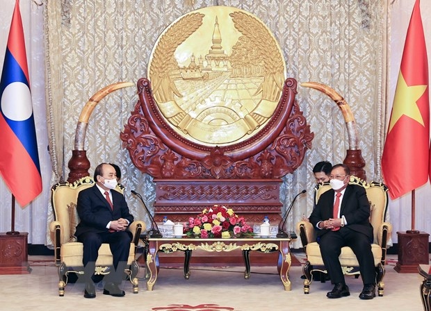 Chủ tịch nước Nguyễn Xuân Phúc gặp Nguyên Tổng Bí thư, Chủ tịch nước Lào Bounnhang Vorachith. (Nguồn: TTXVN)