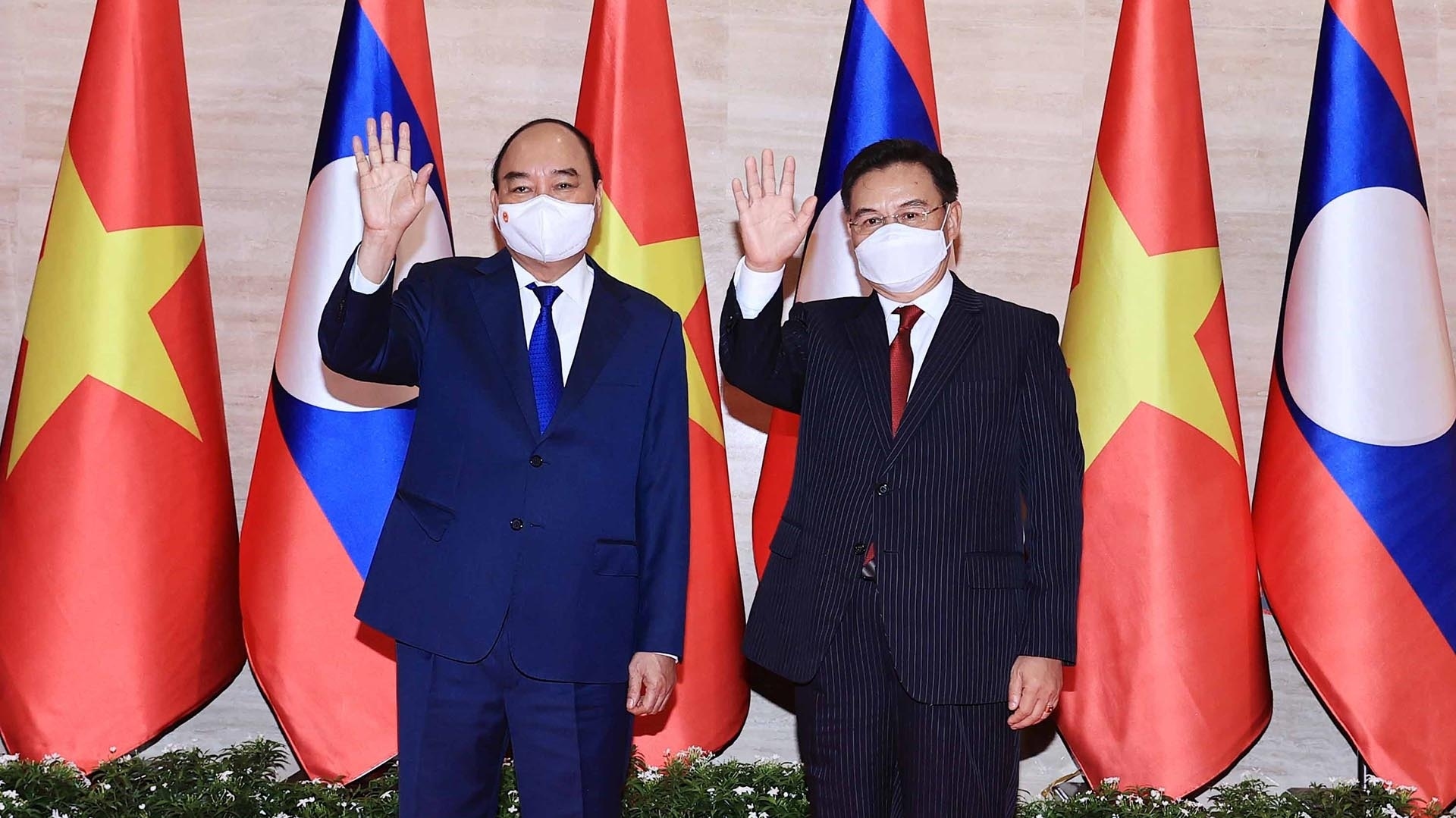 Chủ tịch nước Nguyễn Xuân Phúc hội kiến Chủ tịch Quốc hội Lào Saysomphone Phomvihane