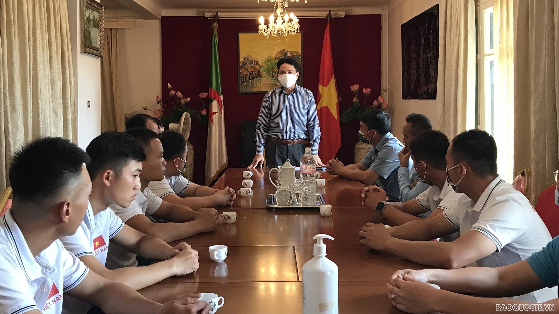 Đại sứ Nguyễn Thành Vinh tiếp Đội tuyển Việt Nam tham dự Army Games 2021 tại Algeria