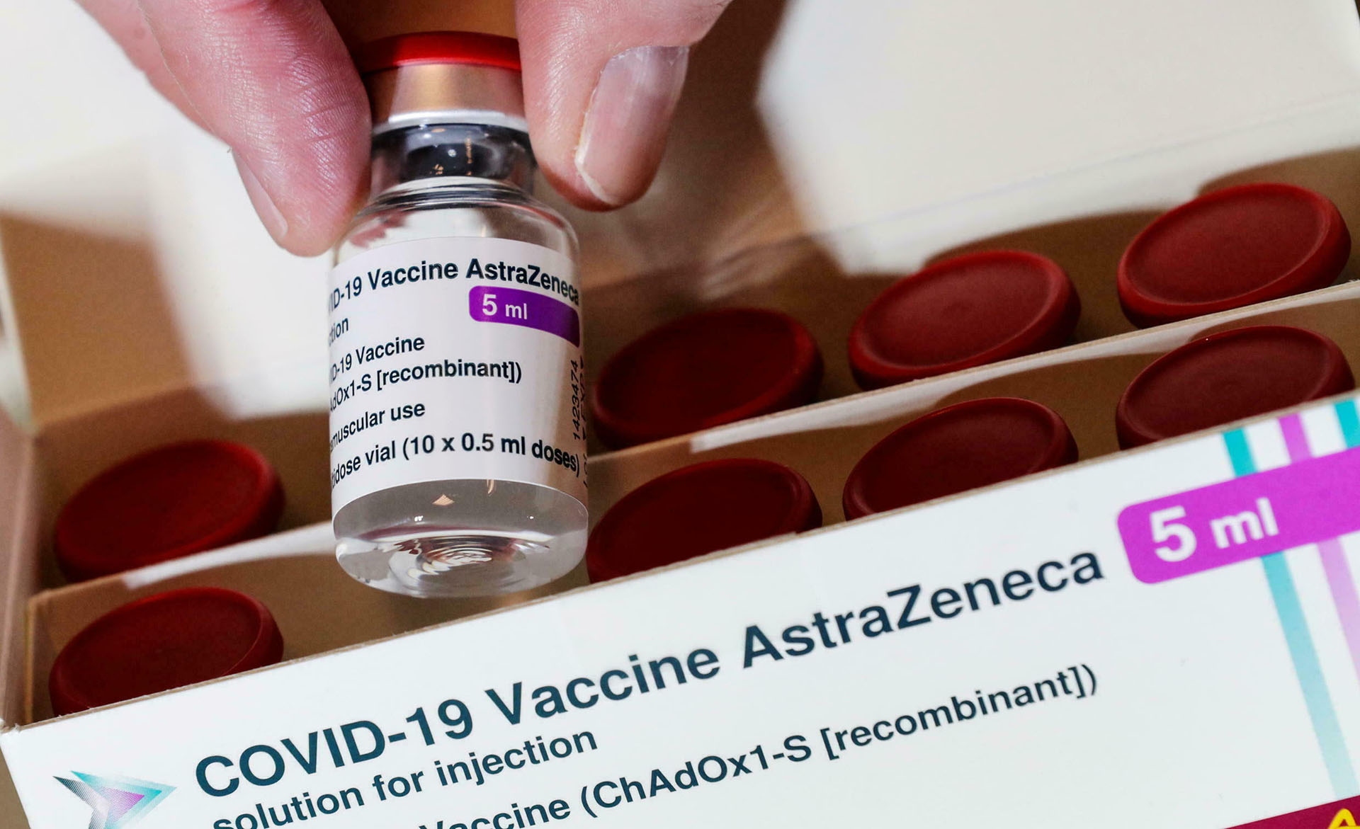 Do cung nhiều hơn cầu, nhiều nước phát triển đang lãng phí hàng triệu liều vaccine Covid-19. (Nguồn: Reuters)
