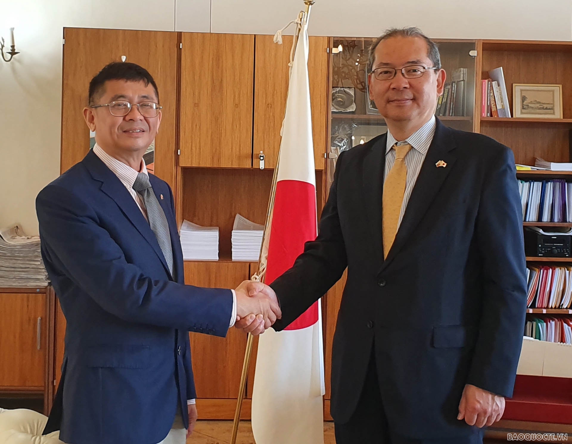 Đại sứ Nguyễn Tuấn và Đại sứ Nhật Bản tại Slovakia.