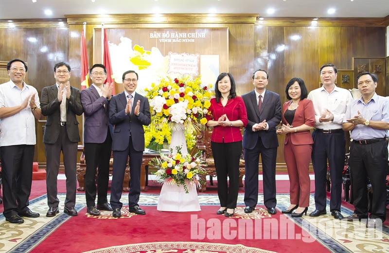 Bí thư Tỉnh ủy Bắc Ninh Đào Hồng Lan tiếp và làm việc với Tổng Giám đốc Tổ hợp Samsung Việt Nam. (Nguồn: Bacninh.gov)