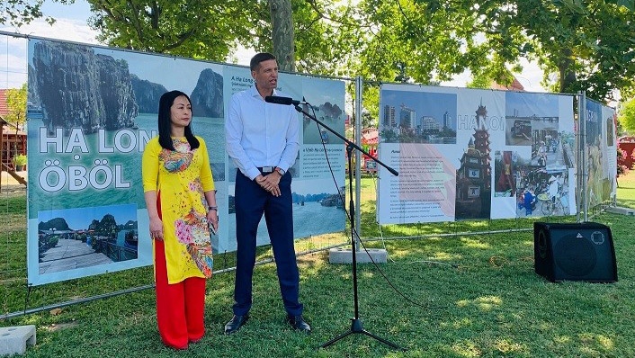 Triển lãm ảnh Việt Nam tại thành phố Fonyód, Hungary.