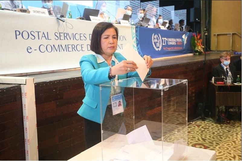 Đại sứ Lê Thị Tuyết Mai, Trưởng Phái đoàn thường trực Việt Nam bên cạnh Liên hợp quốc, Tổ chức Thương mại thế giới và các tổ chức quốc tế khác tại Geneva, đại diện Việt Nam bỏ phiếu bầu cử tại Đại hội.