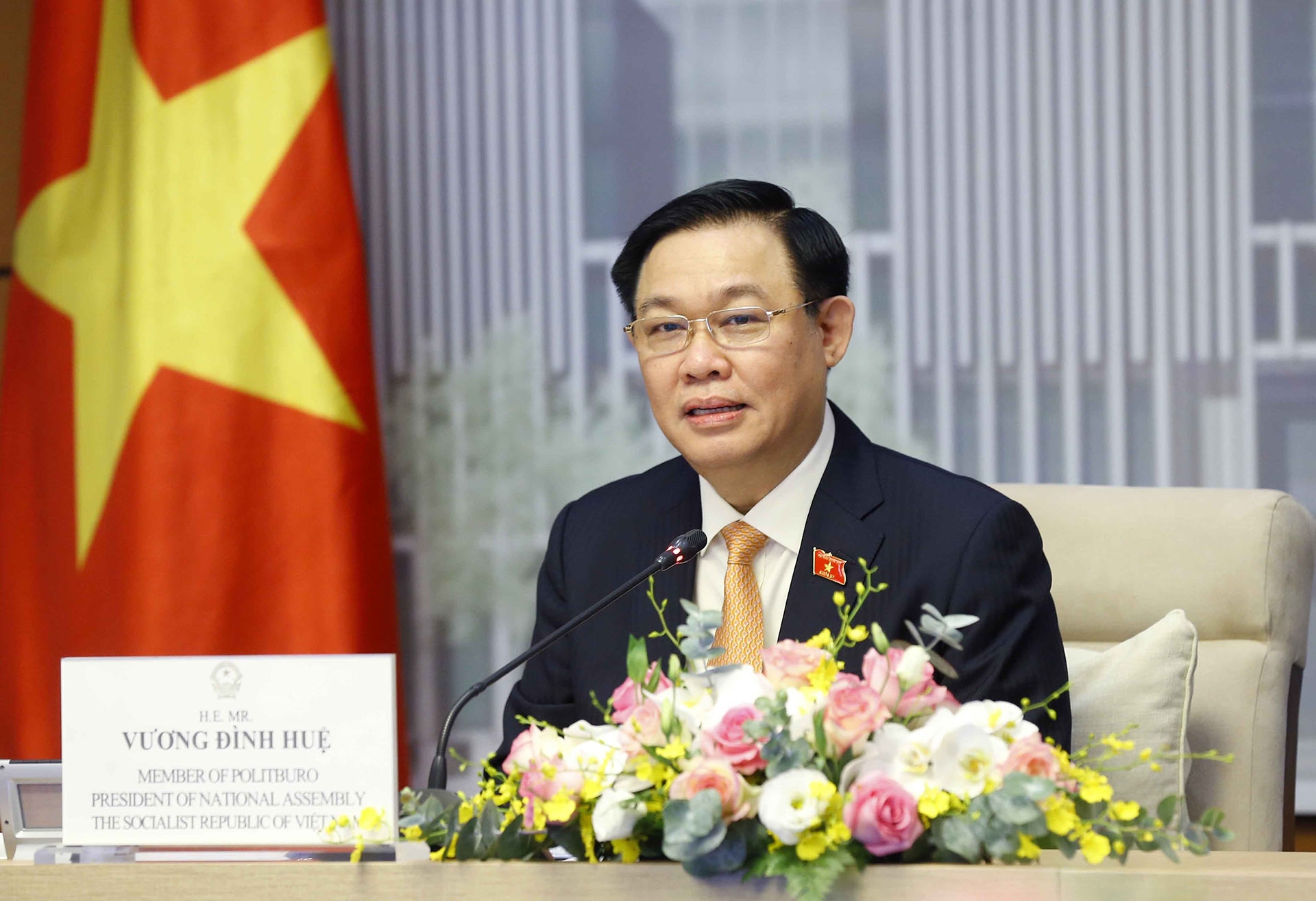 Chủ tịch Quốc hội Vương Đình Huệ hội đàm trực tuyến với Chủ tịch Quốc hội Thái Lan Chuan Leekpai. (Nguồn: TTXVN)