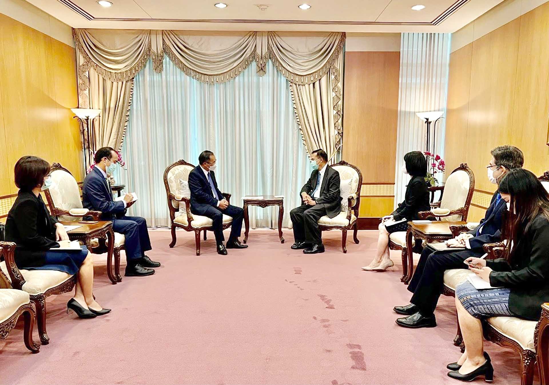 Thứ trưởng Bộ Ngoại giao Thái Lan Vijavat Isarabhakdi khẳng định, Thái Lan hết sức coi trọng và không ngừng củng cố, phát triển quan hệ hợp tác hữu nghị tốt đẹp với Việt Nam.