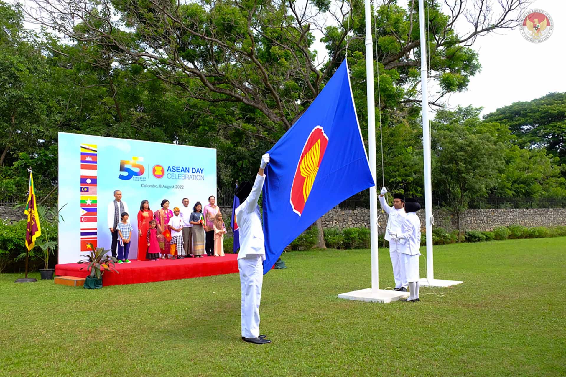 Đại sứ các nước ASEAN tham gia Lễ thượng cờ.