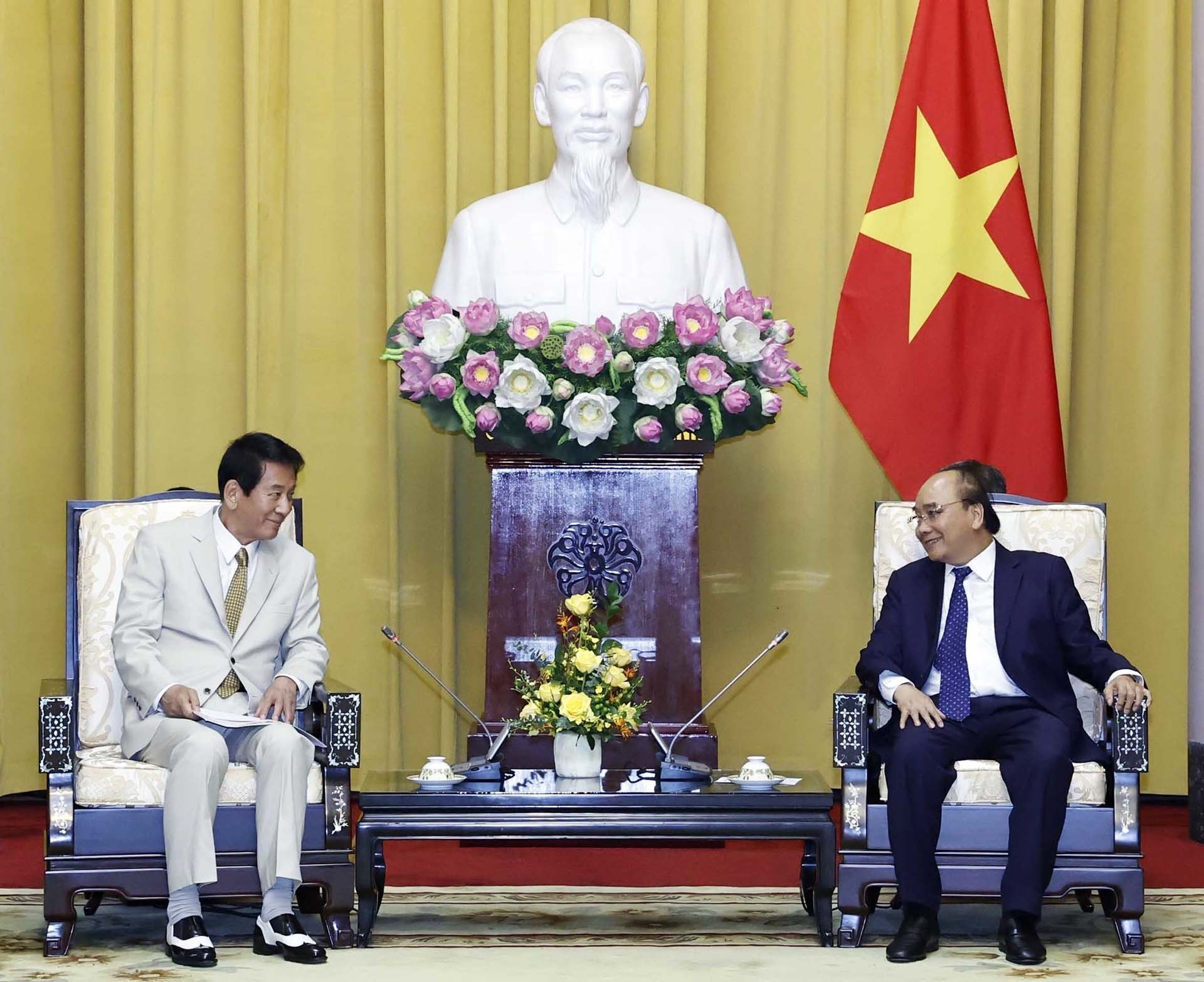 Chủ tịch nước Nguyễn Xuân Phúc tiếp cựu Đại sứ đặc biệt Việt Nam-Nhật Bản Sugi Ryotaro. (Nguồn: TTXVN)