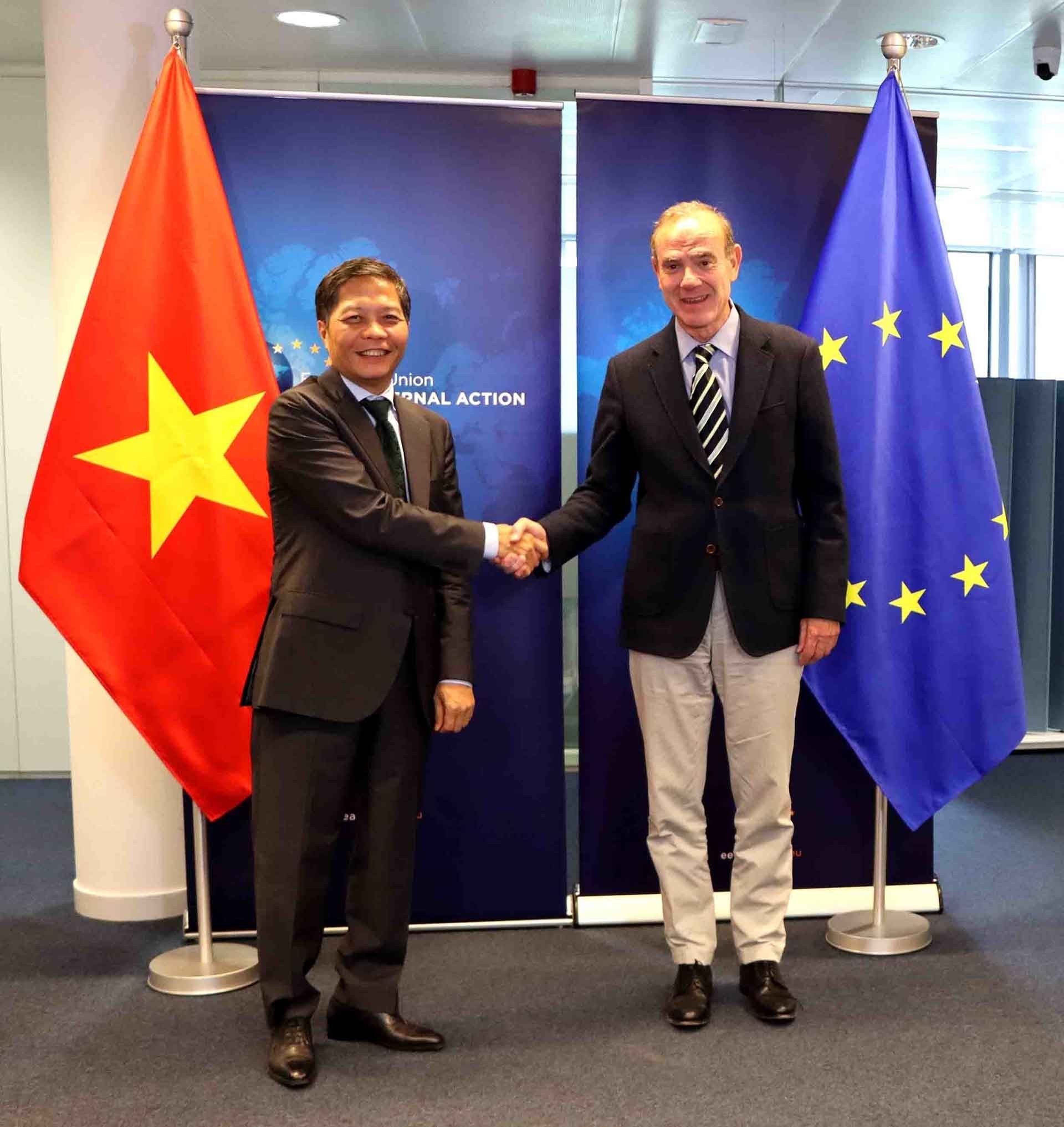 Trưởng Ban Kinh tế Trung ương Trần Tuấn Anh thăm và làm việc tại Bỉ và EU