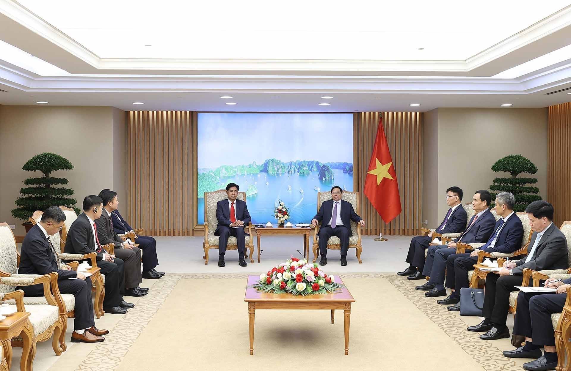 Thủ tướng Phạm Minh Chính tiếp Bộ trưởng Bộ Tư pháp Lào Phayvy Xibualypha. (Nguồn: TTXVN)