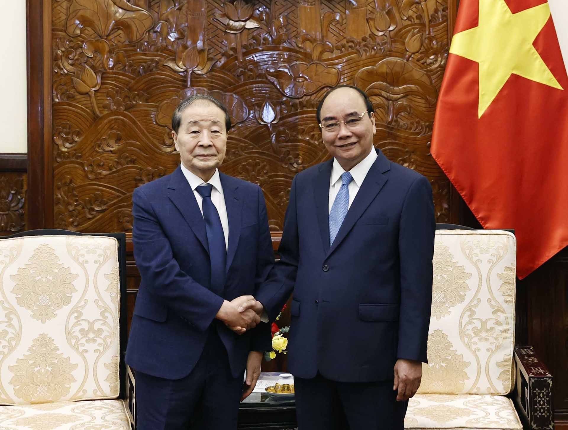 Chủ tịch nước Nguyễn Xuân Phúc tiếp nguyên Chủ tịch Hội hữu nghị Việt Nam-Hàn Quốc, Chủ tịch Tập đoàn Panko Hàn Quốc. (Nguồn: TTXVN)
